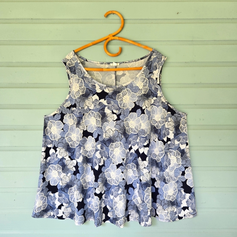 Westport 3X Blue And White Floral Tank Top